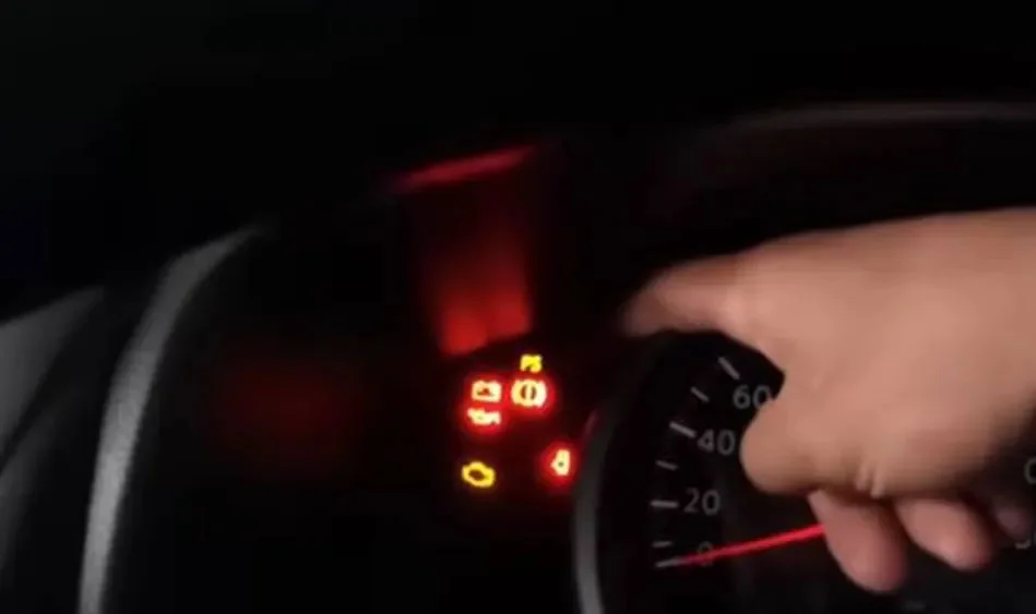 Kenapa Lampu Aladin Nyala di Mobil? Kenali Bahaya Tekanan Oli Rendah dan Solusinya